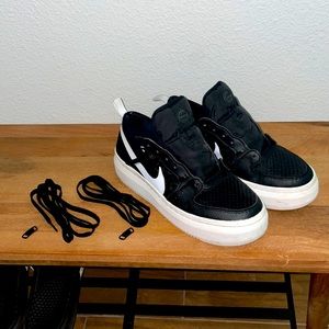 nike women’s sneaker size 9.5